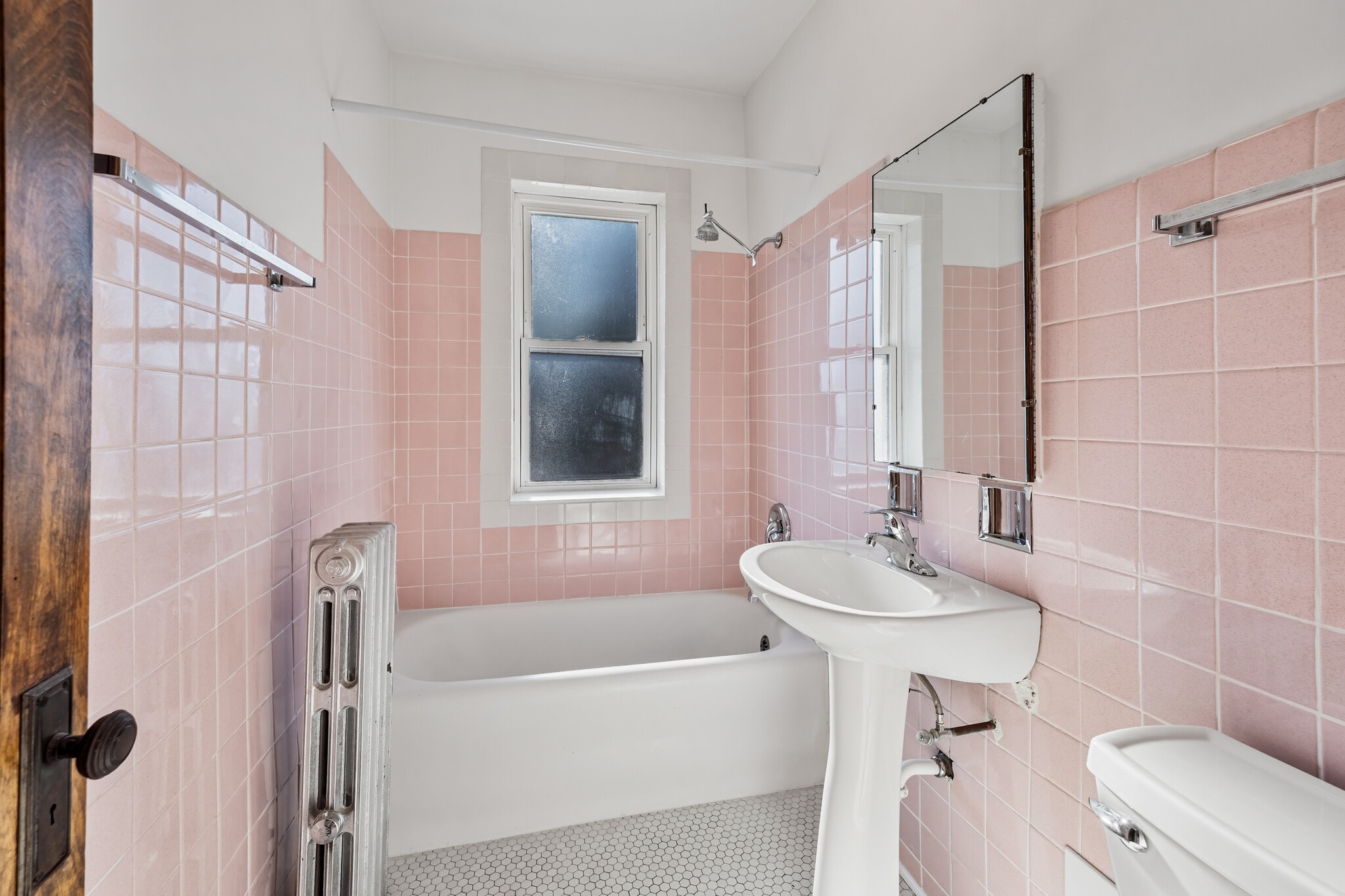 Building Photo - 1919 W Estes Ave