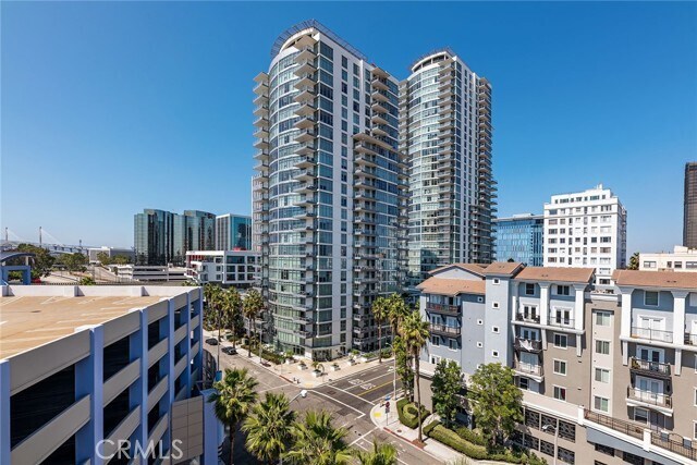 Building Photo - 411 W Seaside Way