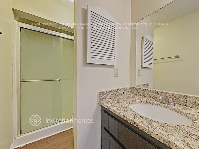 Building Photo - 3913 Plantation Dr