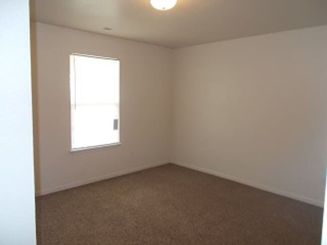 Building Photo - Cozy 2 Bedroom,  2 Bathroom Duplex!