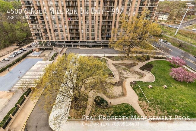 Building Photo - Lovely 2 BD/2BA at The Brittany!