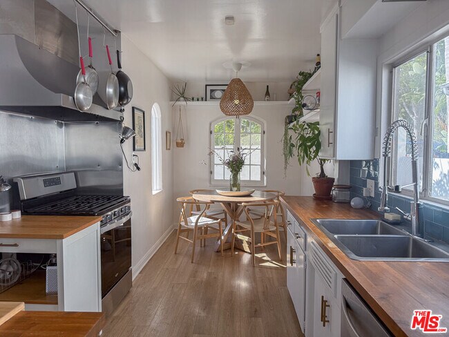 Building Photo - 316 S Wetherly Dr