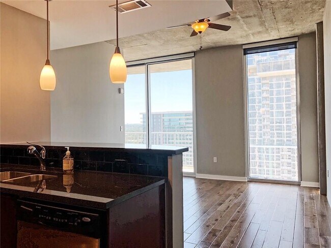 Building Photo - 360 Nueces St