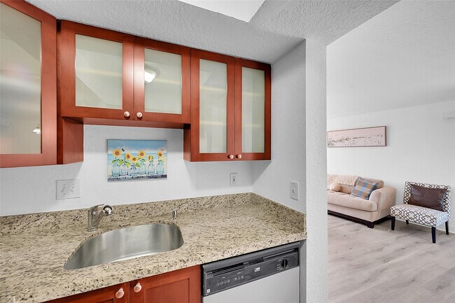 Building Photo - 4525 Poinciana St