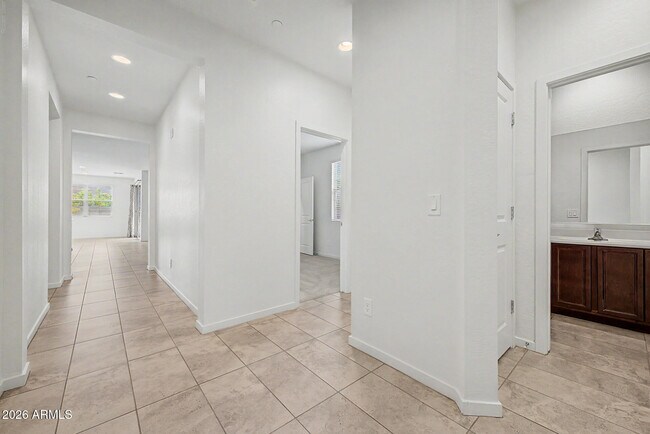 Building Photo - 21415 W Holly St