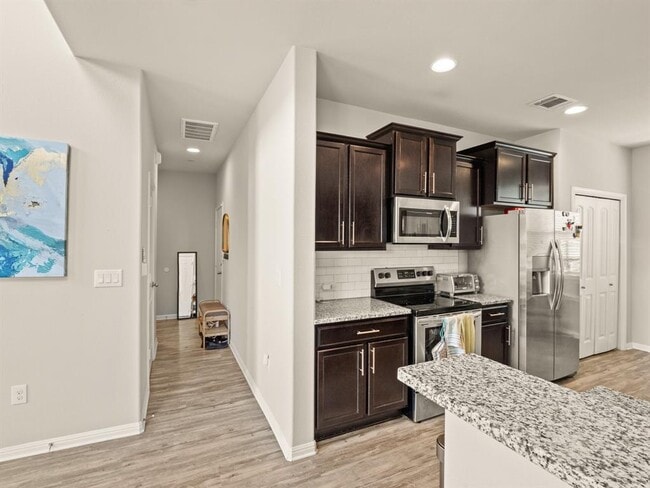 Building Photo - 516 E Slaughter Ln