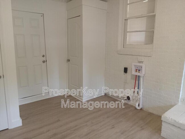 Building Photo - 2836 Knox St