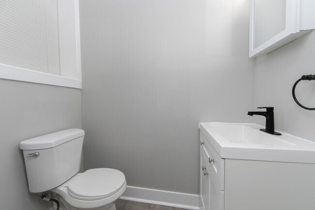 Building Photo - Brand New 1 Bed/1.5 Bath Apartment on Broadway Avenue in Camden!