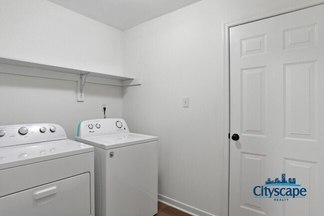 Building Photo - FABULOUS 4 BEDROOM CHESTERFIELD HOME