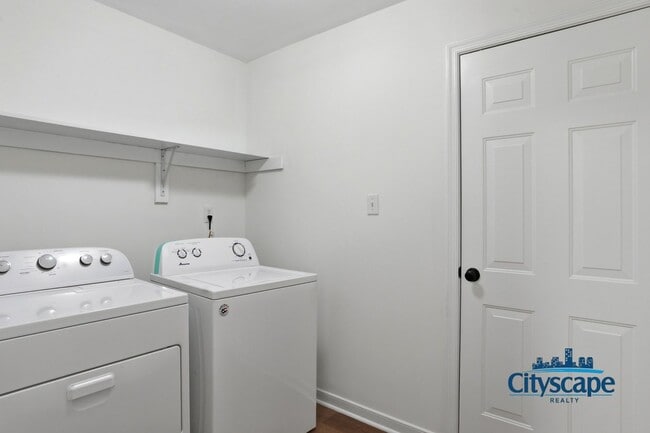 Building Photo - NEWLY RENOVATED 4 BEDROOM ASHBROOK HOME