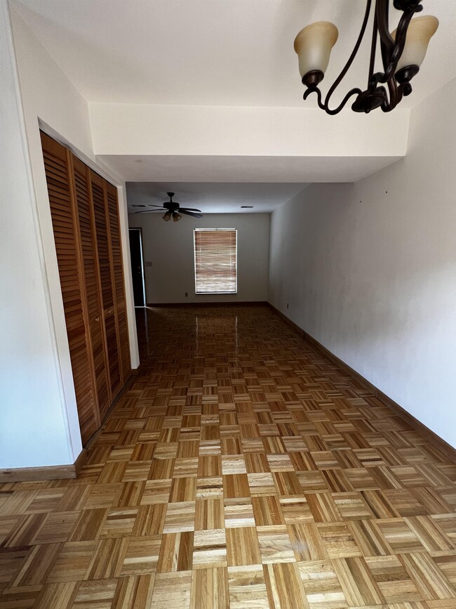 Building Photo - 18 Warren Pl