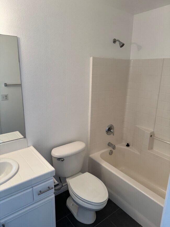 Full Bathroom - 1711 E 68th St