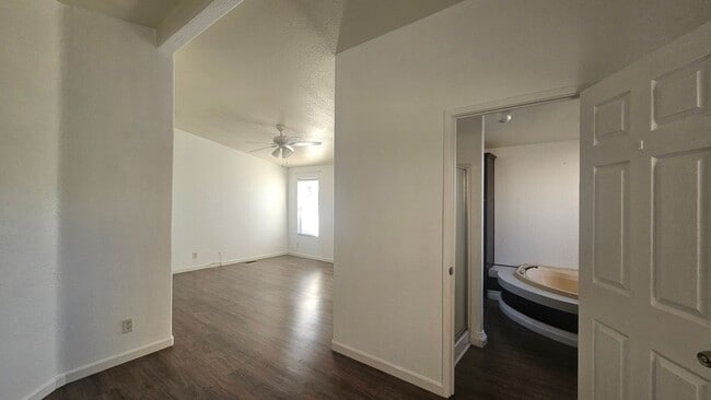 Building Photo - Gorgeous Single Story Home