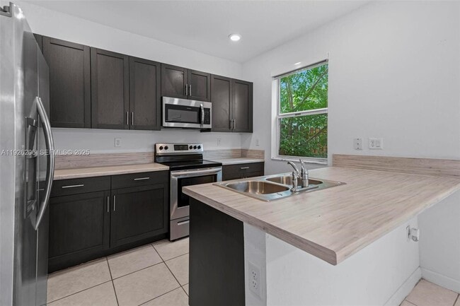 Building Photo - 2652 SE 13th St