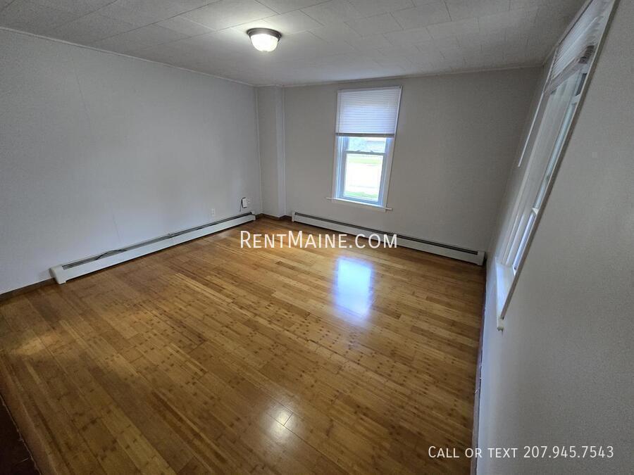 Building Photo - 324 Grove St