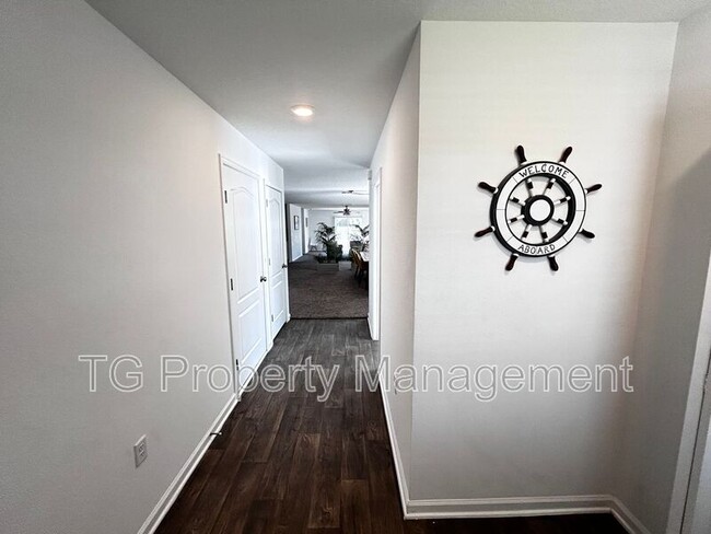 Building Photo - 12571 Russian Olive Rd