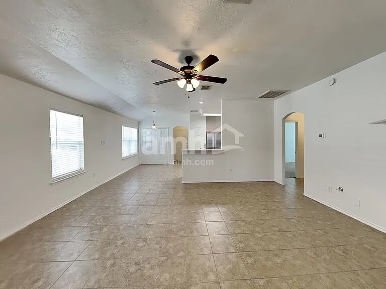 Building Photo - 18475 Sunrise Pines Dr