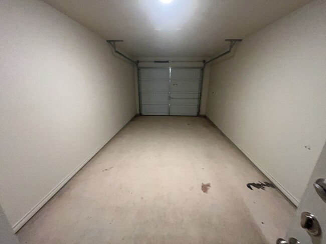 Building Photo - AVAILABLE SOON!