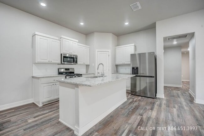 Building Photo - Gorgeous 3/2/2 in SW Lubbock