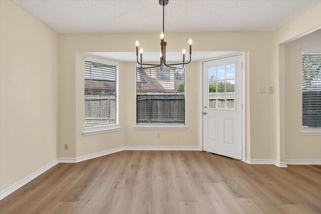 Building Photo - 4453 Lake George Dr