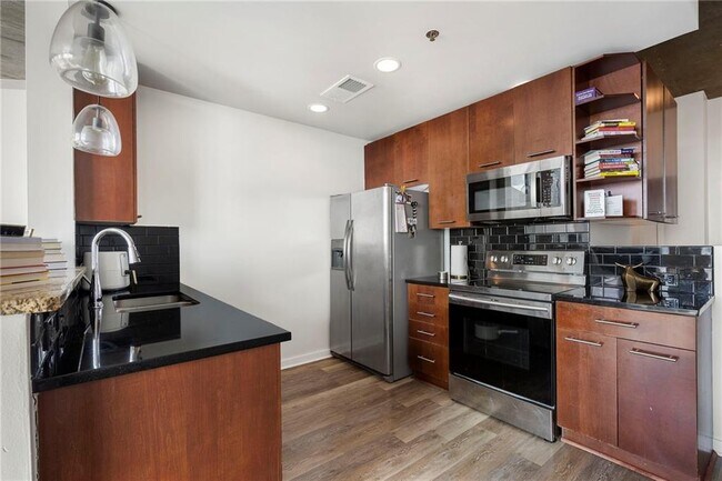 Building Photo - 3324 Peachtree Rd NE