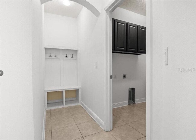 Building Photo - 4056 Sunset Lake Dr