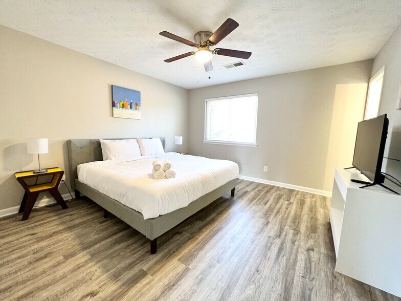 Building Photo - 1301 Kings Ridge Dr NW