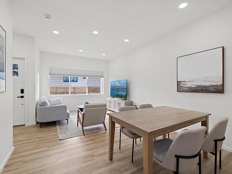 Building Photo - 6204 46th Ave S