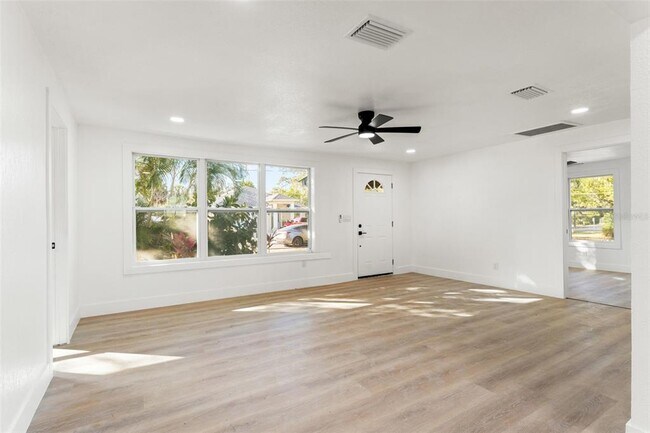 Building Photo - 8719 N Ola Ave