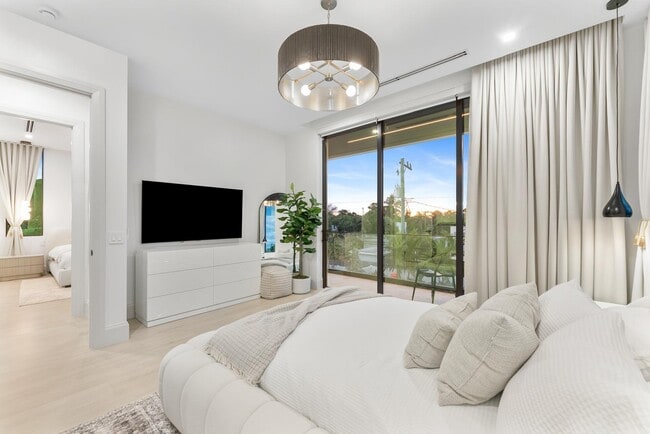 Building Photo - 220 S Swinton Ave