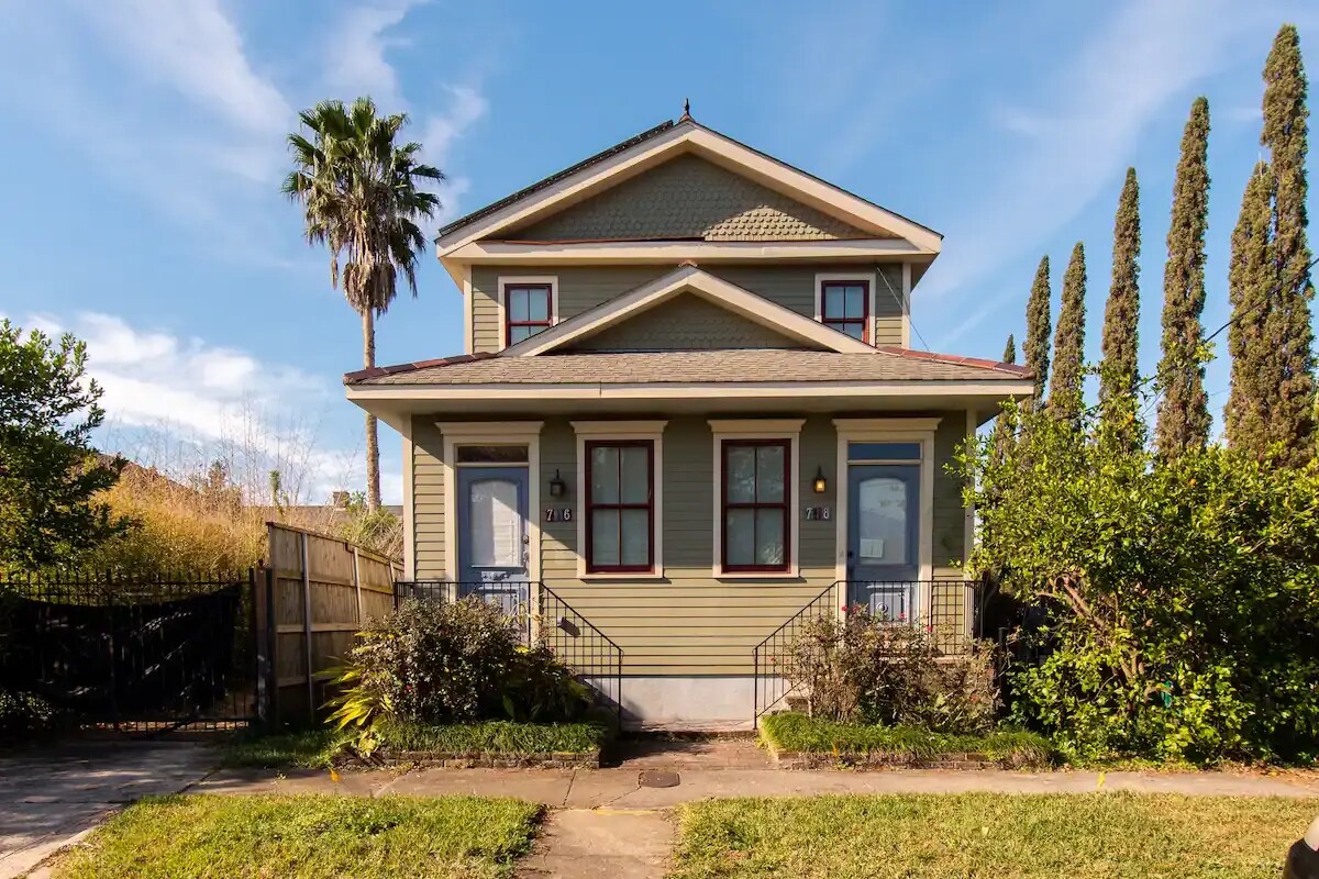 Building Photo - 716 Valence St