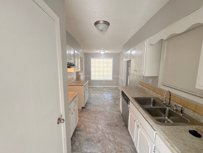 Building Photo - 4316 Springwind Rd
