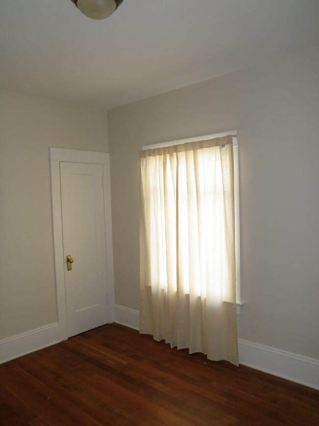 Building Photo - 5046 NE Mallory Ave