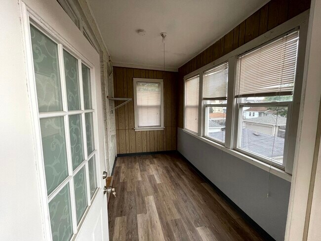 Building Photo - 4044 N Kilbourn Ave