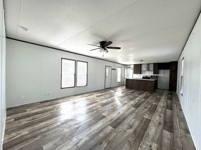 Building Photo - 16206 Wood Dr