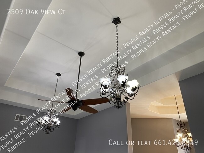 Building Photo - 2509 Oak View Ct