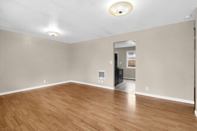 Building Photo - 1131/1133 W Ivy Ave