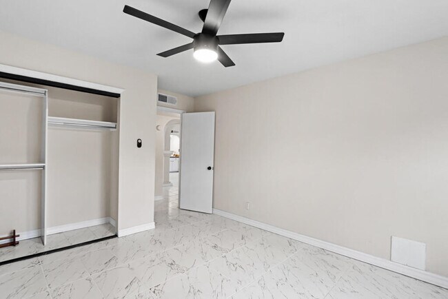 Building Photo - 8500 Mountain View Dr