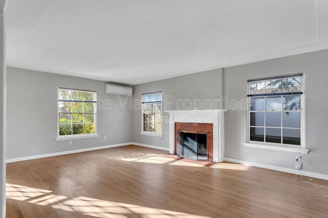 Building Photo - 4865 Lucille Pl