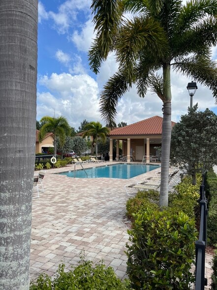 Building Photo - 2900 65th Dr