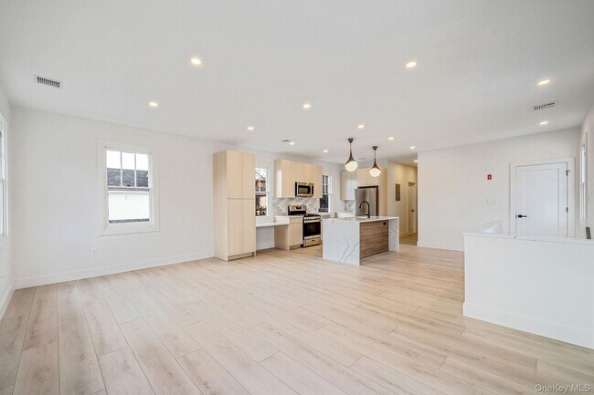 Building Photo - 24 Skillman St