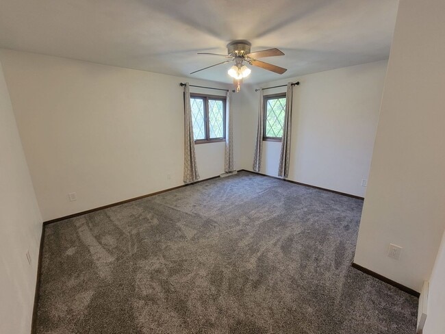 Building Photo - 11 S Sunny Slope Ct