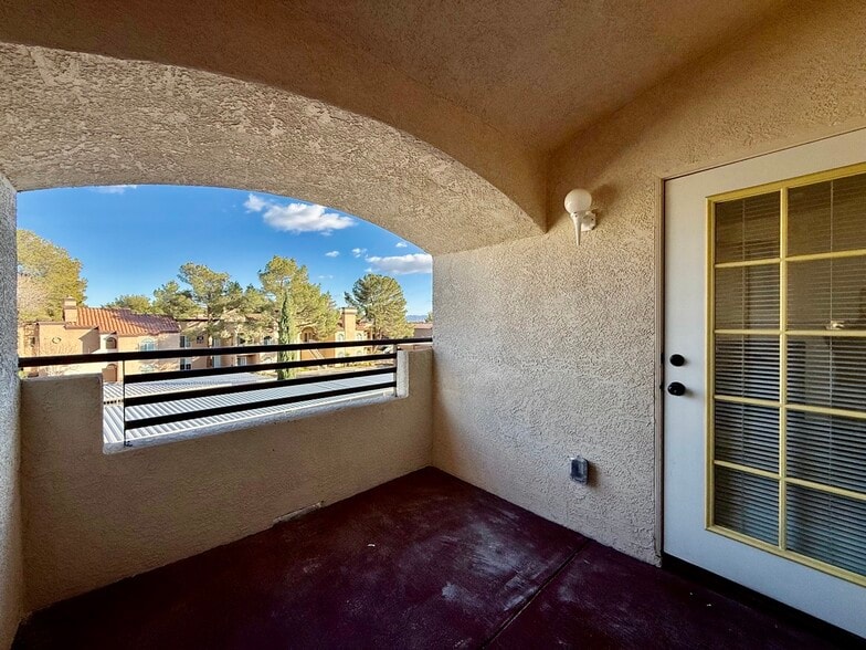 Building Photo - 3320 S Fort Apache Rd