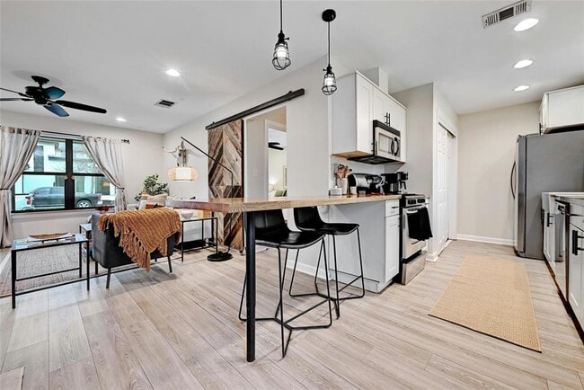 Building Photo - 2511 Friar Tuck Ln