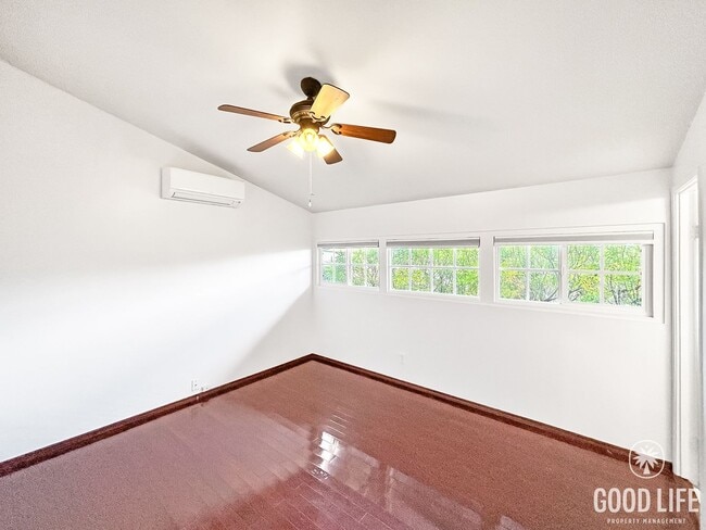 Building Photo - Beautiful 3B/2BA W/ Attached Garage and Up...