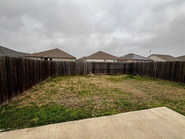 Building Photo - 3br 2ba duplex with 2 car garage!!