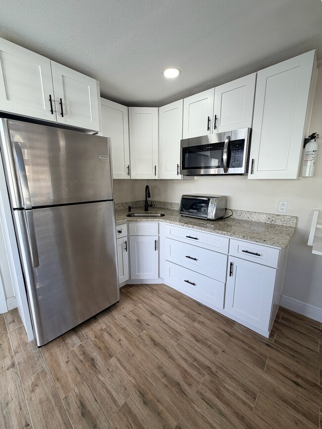 Building Photo - Midtown Studio