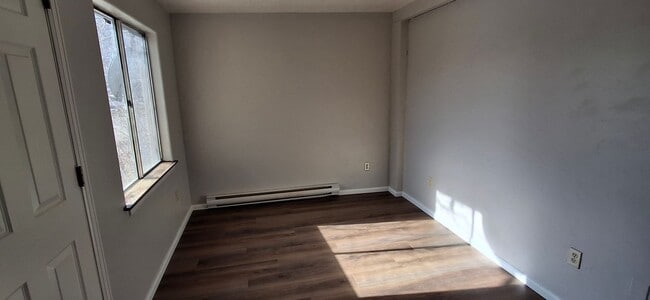 Building Photo - Newly Remodeled (Reduced!)