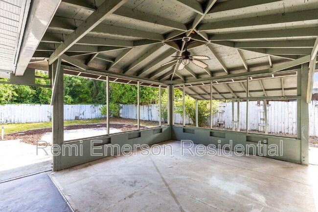 Building Photo - 10562 Bridlewood Ave