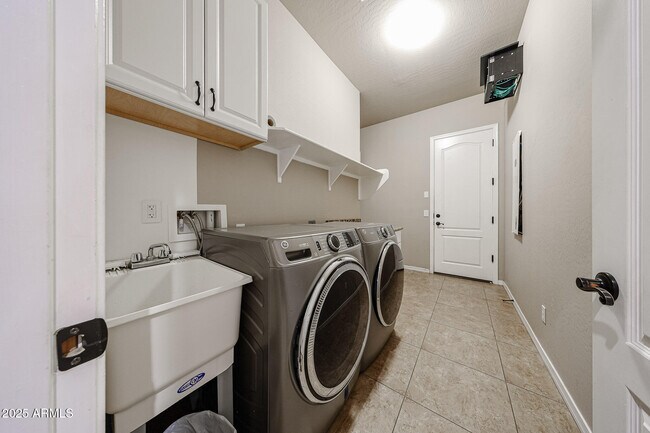 Building Photo - 4318 N 180th Dr